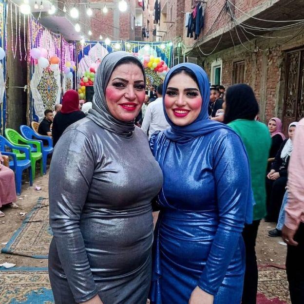 قصص جنسية ام صديقي صباح وابنتها احلام نسوان بلدي شراميط علي حق في يوم فرح ابنهم قبل ما انيكهم في حمام القاعة